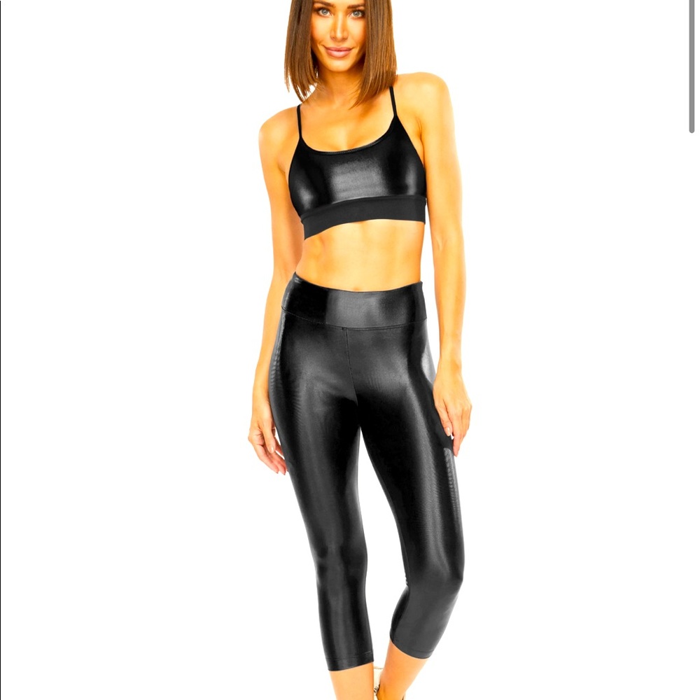 Koral Lustrous Capri Legging - Size Small